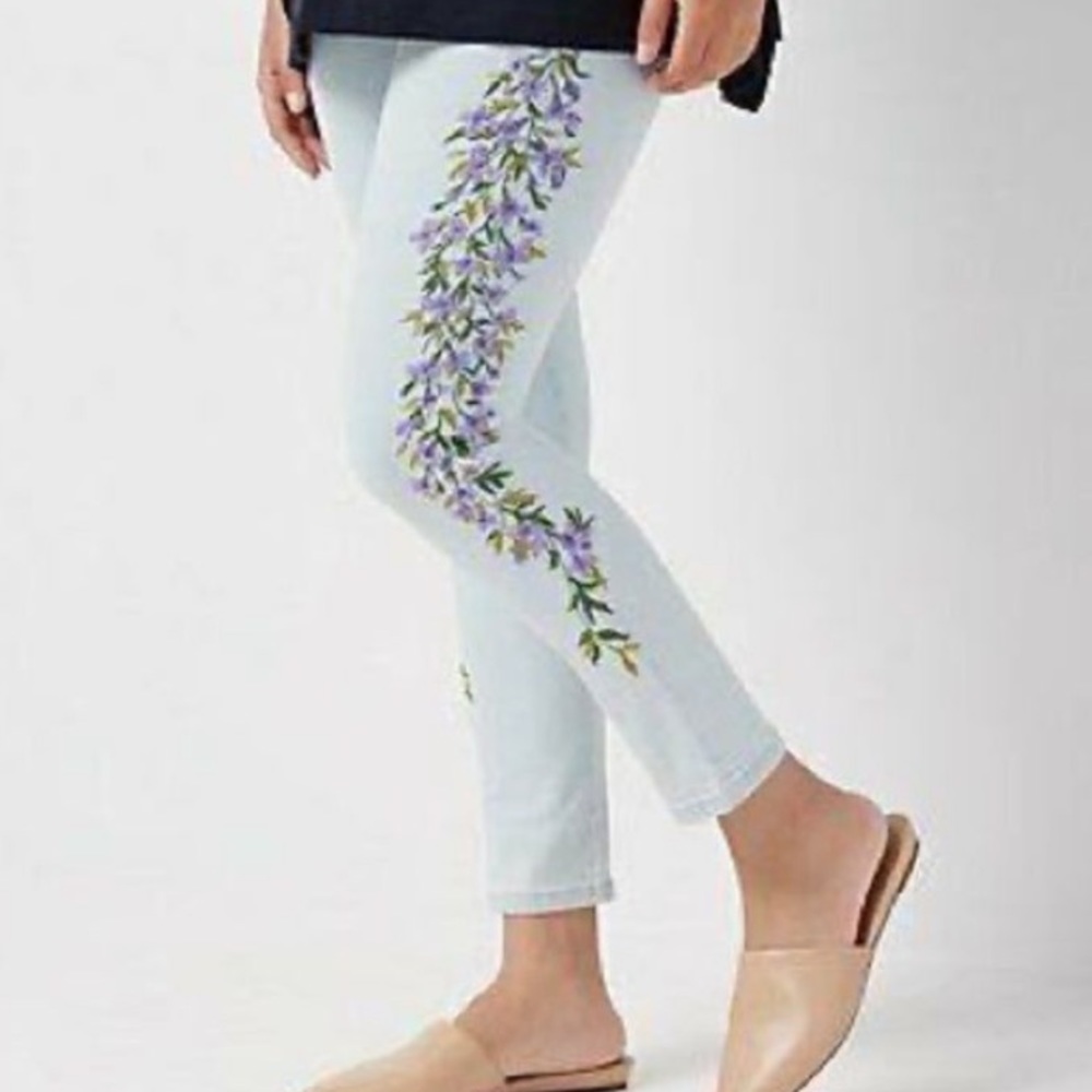 Martha Stewart Jeans Wisteria Embroidered Bleached 5-Pocket Mid-Rise w/Stretch.
